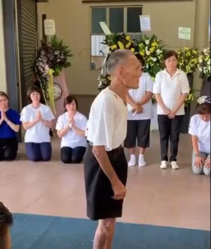 78年不捨罵一句！「阿嬤病逝」94歲阿公自備手電筒「凝望愛妻遺容」深情告白：她還是那麼美
