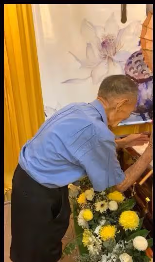 78年不捨罵一句！「阿嬤病逝」94歲阿公自備手電筒「凝望愛妻遺容」深情告白：她還是那麼美