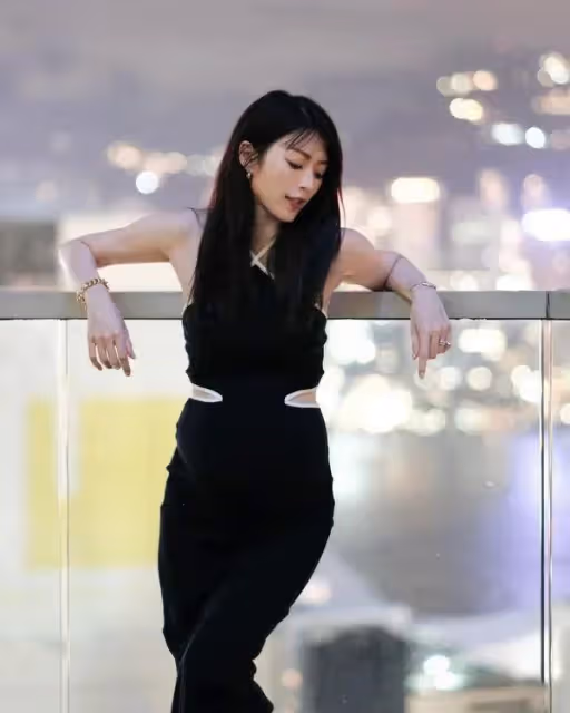 TVB長腿女神產後一周首曬全家福,雙腳腫到豬蹄,爆進產房化妝真相