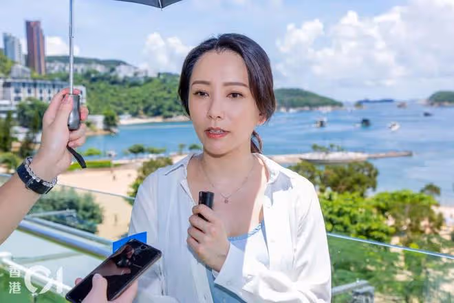 高齡產婦!TVB女星早產誕下女兒,自爆進醫院產檢變開刀,直言很怕很擔心