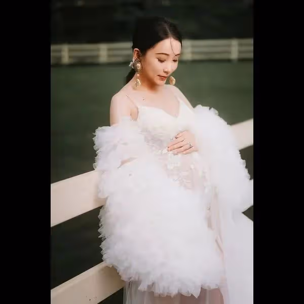 高齡產婦!TVB女星早產誕下女兒,自爆進醫院產檢變開刀,直言很怕很擔心