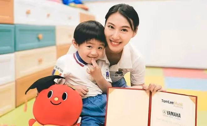 42歲香港女星宣布離婚,直言不願活在每天被老公情緒勒索的日子