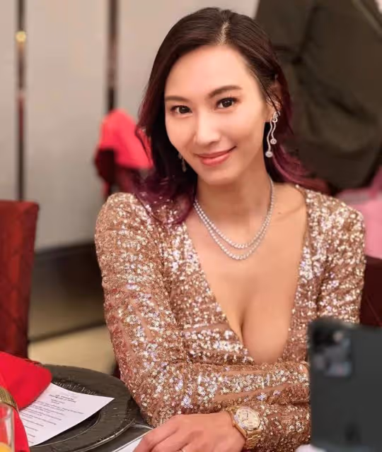 42歲香港女星宣布離婚,直言不願活在每天被老公情緒勒索的日子