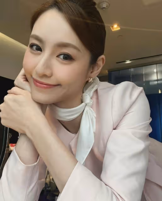 前TVB女神再當空姐,對鏡自拍大曬好身材!入行8年發展平平!