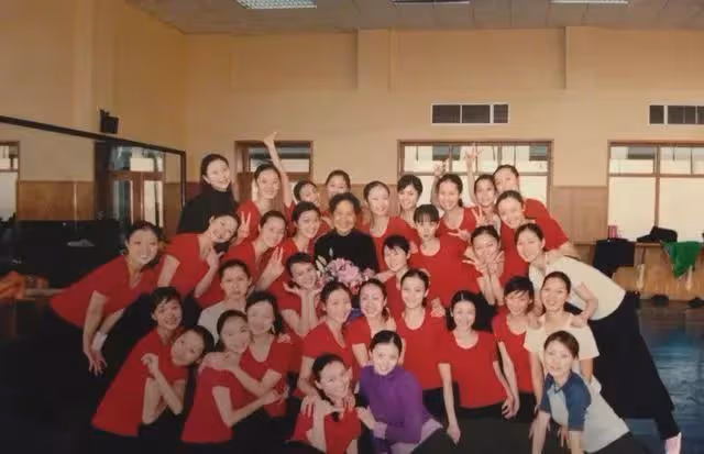 她曾是胡歌的夢中情人，霍建華說非她不娶，為何閃婚18線小演員？