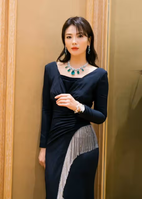 劉濤哪有一點狀態不好的感覺？看她直播照片，氣色好到像30歲