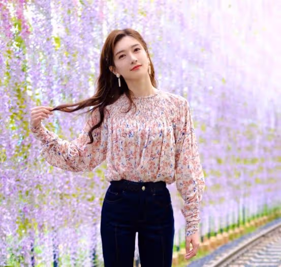 要不是撞衫齊恩世真沒get到江疏影的顏，同穿碎花裙，差距真大