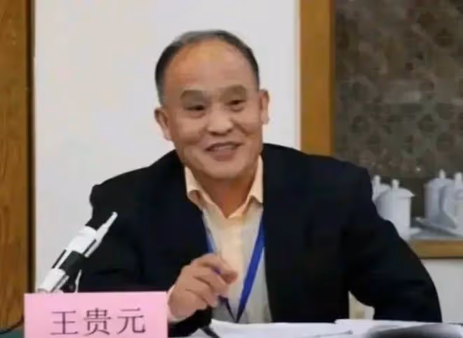 50歲高中教師騷擾女學生細節:騷擾女生半年,露骨聊天記錄曝光