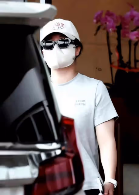 42歲賈玲近照反彈變胖,胳膊變粗皺紋多,過度減肥後遺症出來了
