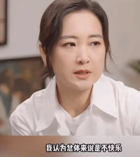 42歲賈玲近照反彈變胖,胳膊變粗皺紋多,過度減肥後遺症出來了