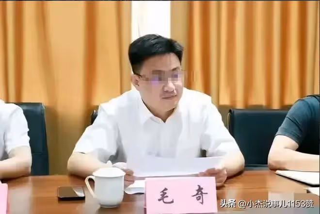 老父親做錯了啊!這次事件出醜的不止是毛奇,李佩霞也糗大了!