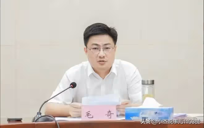 事態升級!41歲李佩霞,更多細節曝光!毛某不承認和她有關係