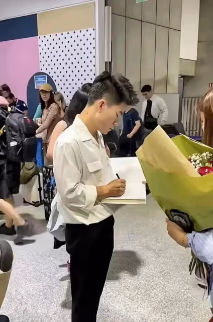 楊紫為奧運健兒助威神預言！董宇輝《運動健兒說》首次訪談楊倩