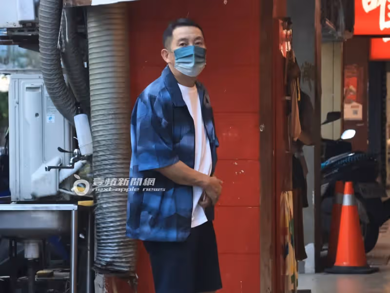 狗仔直擊｜Uber Eats賺不到他錢！影帝親取炸雞外賣　座駕藏真愛密碼