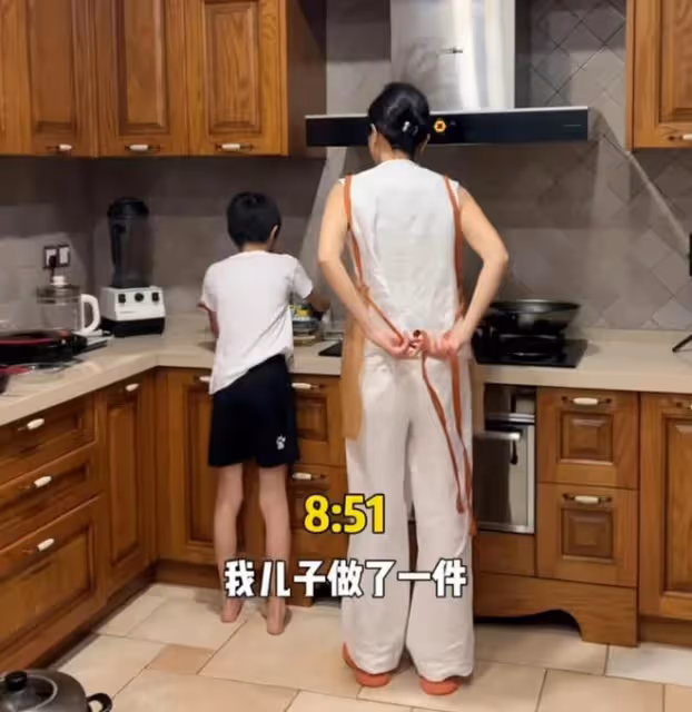 汪涵9歲兒子近照,沐沐遺傳爸媽高個子,給媽媽寫愛心字條超懂事