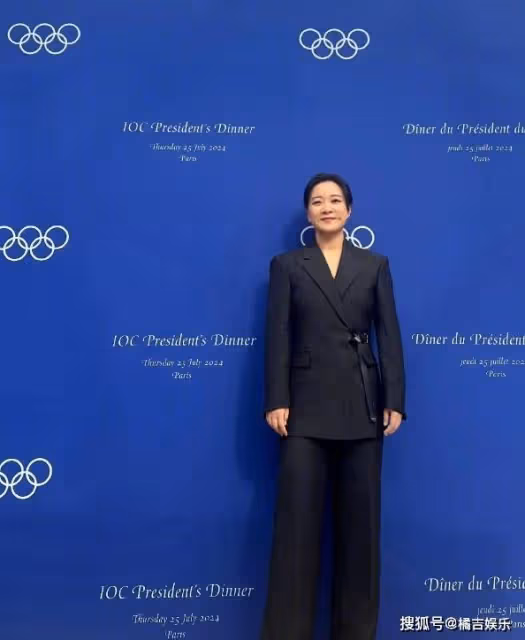 賈玲演員、電影導演，這一刻真的好為她驕傲！亮相奧運會開幕紅毯