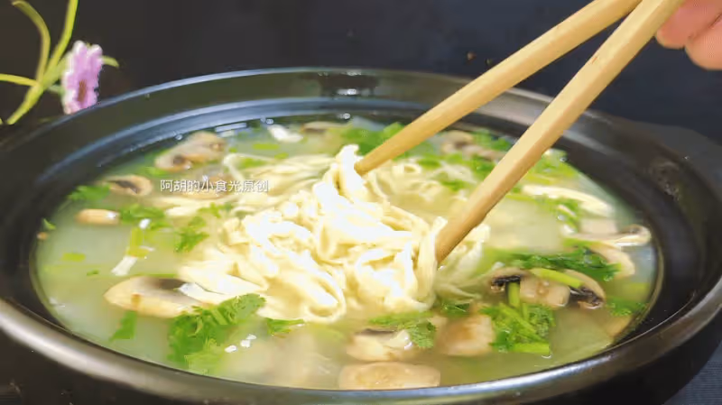 伏天寧可不吃肉,也要多喝此湯!隨時都能煮一碗,不放肉也滿口鮮爽、還不膩