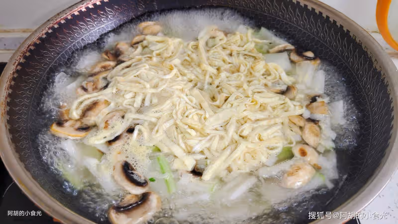 伏天寧可不吃肉,也要多喝此湯!隨時都能煮一碗,不放肉也滿口鮮爽、還不膩