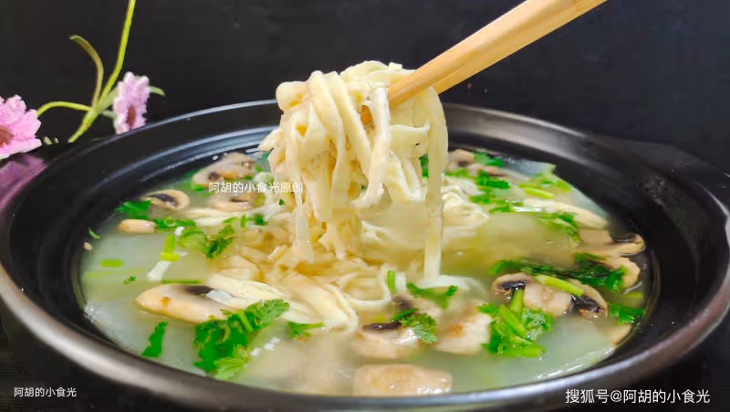 伏天寧可不吃肉,也要多喝此湯!隨時都能煮一碗,不放肉也滿口鮮爽、還不膩
