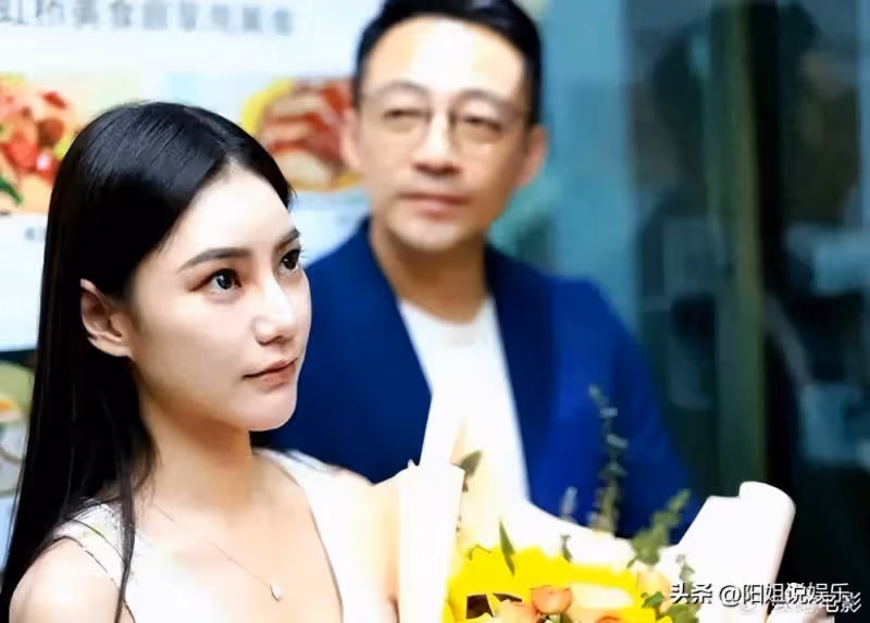 汪小菲直播美顏掉了,馬曉梅真容撞臉S媽,網友:菀菀類卿
