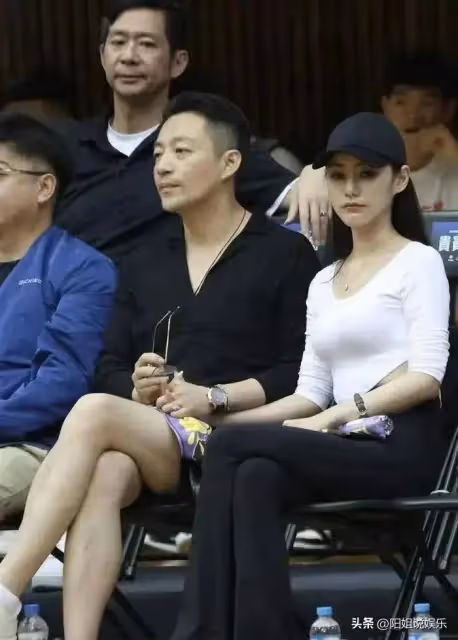 汪小菲直播美顏掉了,馬曉梅真容撞臉S媽,網友:菀菀類卿
