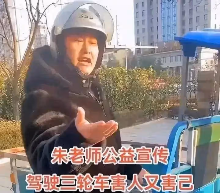 大衣哥現身拍攝宣傳光碟行動視頻,網友吐槽本人身材發福太多