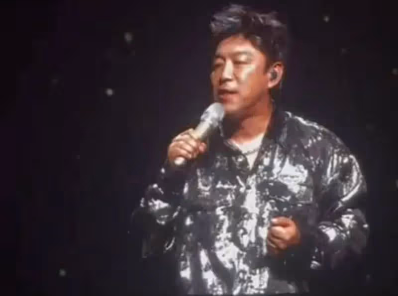 小瀋陽人緣超好,青島演唱會獲黃渤現場助陣,直言昨晚喝了兩瓶