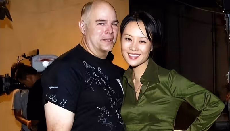 她是最性感的華裔女星,20歲孤身闖好萊塢,10年後嫁美國禿頭導演
