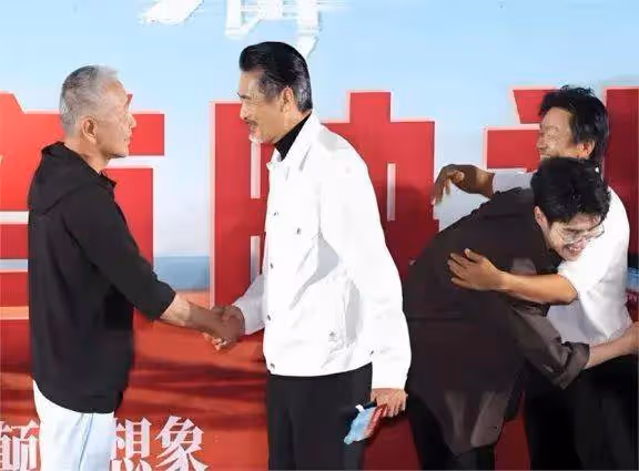 票房破160億發哥陳道明狂贊！跟佟麗婭離婚陳思誠多牛