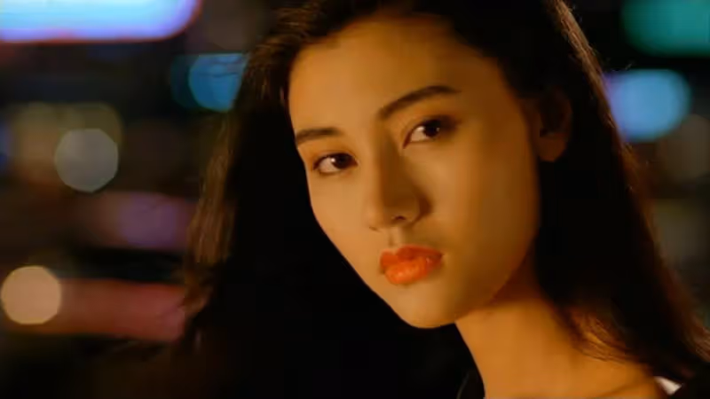 54歲李嘉欣步態如蹣跚老人!昔日最美港姐曾性感火辣