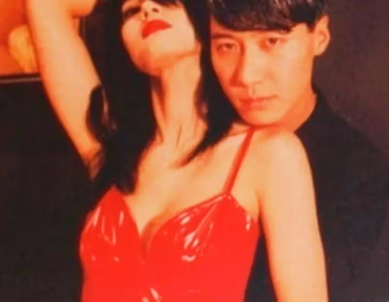 54歲李嘉欣步態如蹣跚老人!昔日最美港姐曾性感火辣
