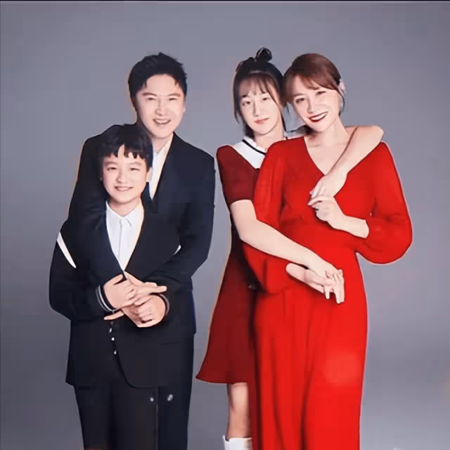 田亮、葉一茜全家亮相巴黎奧運會,森碟身材高挑,顏值超高