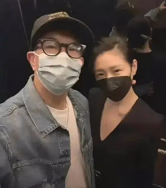 43歲汪小菲傳來喜訊,張蘭親自證實,大S哭到面部扭曲