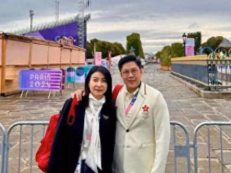 郭晶晶夫婦在巴黎奧運會開幕式秀恩愛,有網友調侃霍啟剛:嫁得好