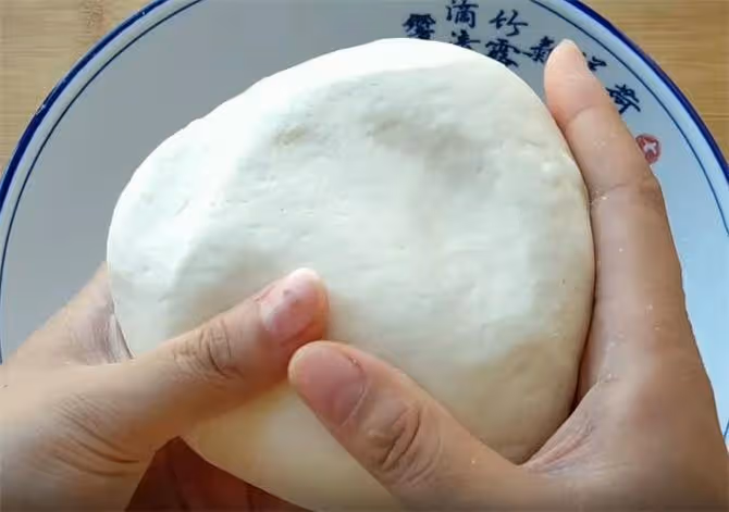 發麵餅最獨特做法，用手一折，菜刀一切，外酥里軟，3分鐘出鍋
