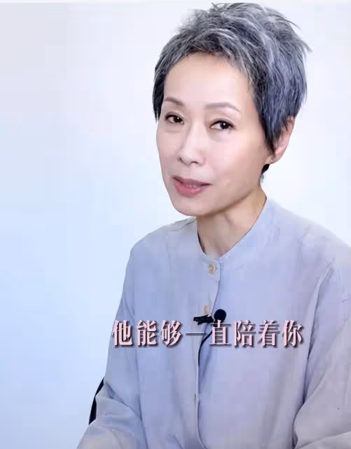 當葉童認真打扮的時候,真的沒有趙雅芝什麼事了