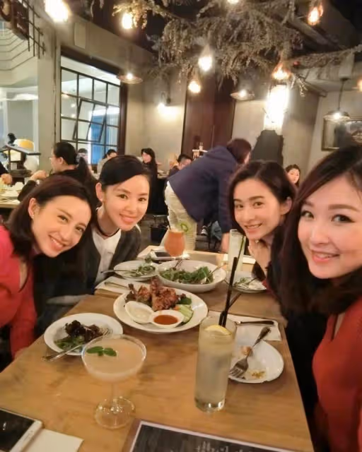 前TVB小花離巢7年,38歲生日被贊依舊童顏,近年轉型做網紅