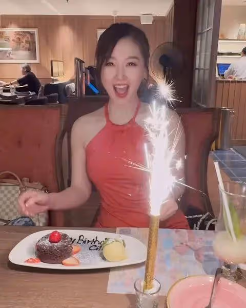 前TVB小花離巢7年,38歲生日被贊依舊童顏,近年轉型做網紅