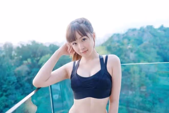 前TVB小花離巢7年,38歲生日被贊依舊童顏,近年轉型做網紅