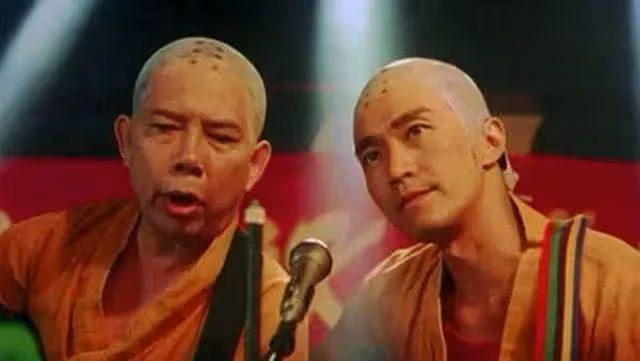 港片綠葉王82歲壽宴上台唱歌中氣十足，戒菸後身形暴漲要人抬上樓拍戲
