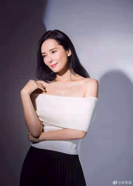 前TVB花旦50歲生日曬恩愛，與老公結婚曾不被看好，稱不擔心對方搞外遇