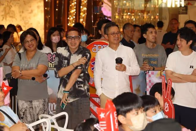 TVB小花短裙勁歌熱舞!富爸爸現身力撐!外表甜美像父親!