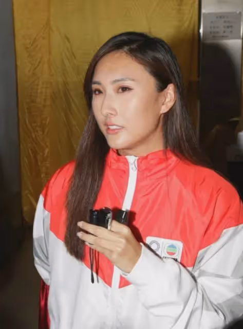 恭喜!香港擊劍隊隊員奧運奪金!網民大讚TVB男主持問得好!