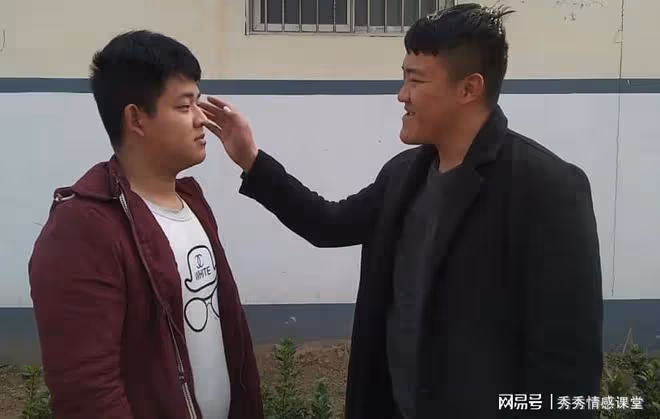 爺爺開飯店接濟了一個乞丐，我哥大學畢業，門口來了一輛豪車