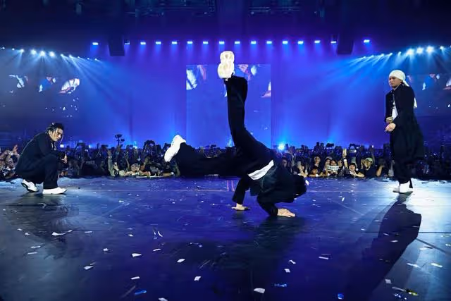 Energy演唱會「坤達cue台下辣妹跳三振舞」　鏡頭一拍 ...竟是丫頭！