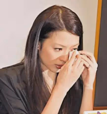 16歲已是「人間尤物」,4年換19個男人,如今收心做人妻風韻猶存