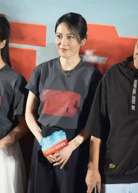 當53歲俞飛鴻和40歲朱珠同框,才知道什麼叫頂級骨相