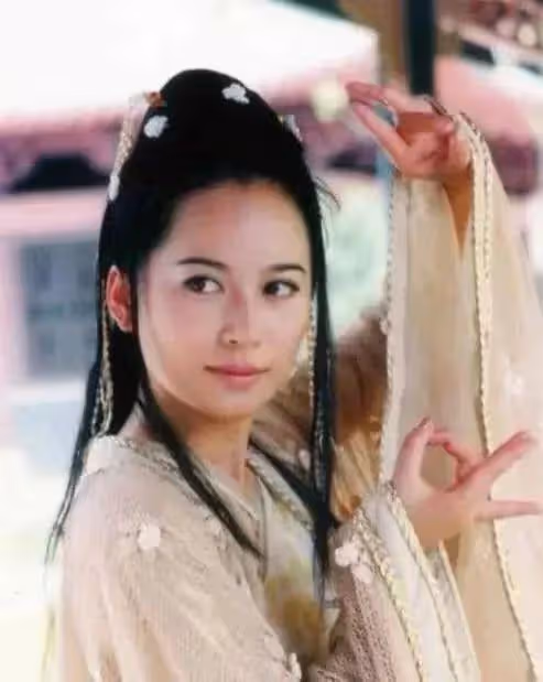 當53歲俞飛鴻和40歲朱珠同框,才知道什麼叫頂級骨相