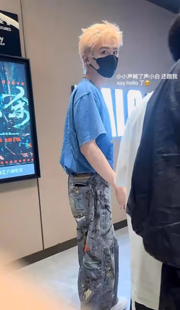 太幸運!看電影發現白敬亭坐在我前面,看完電影後的總結笑翻全網