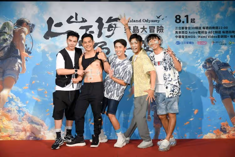 謝佳見潛水緊身衣驚見「大鵰現形」　遭虧「是一種大自然生態」